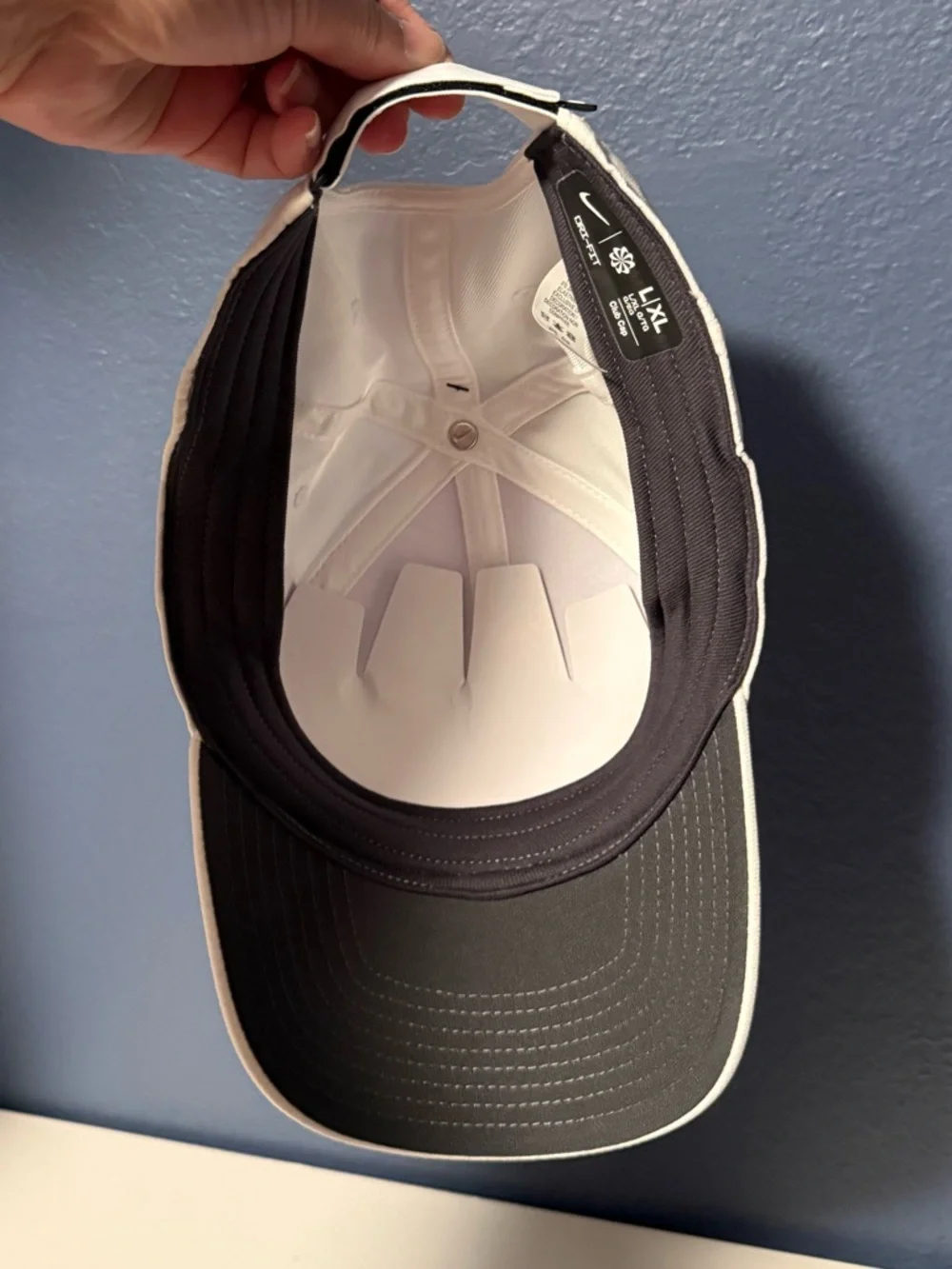 Nike DriFit Unisex White Club Cap L/XL with Black Swoosh NWT